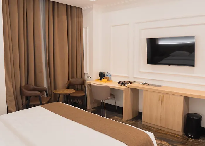 Fahira Hotel Syariah Padang